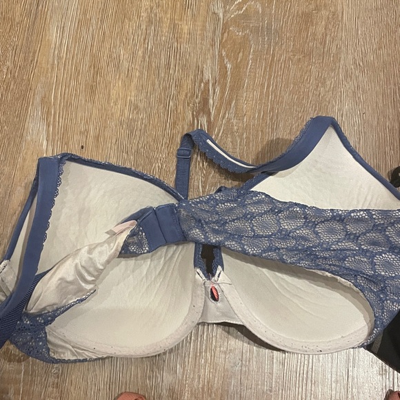 Victoria Secret - Picture 3 of 3